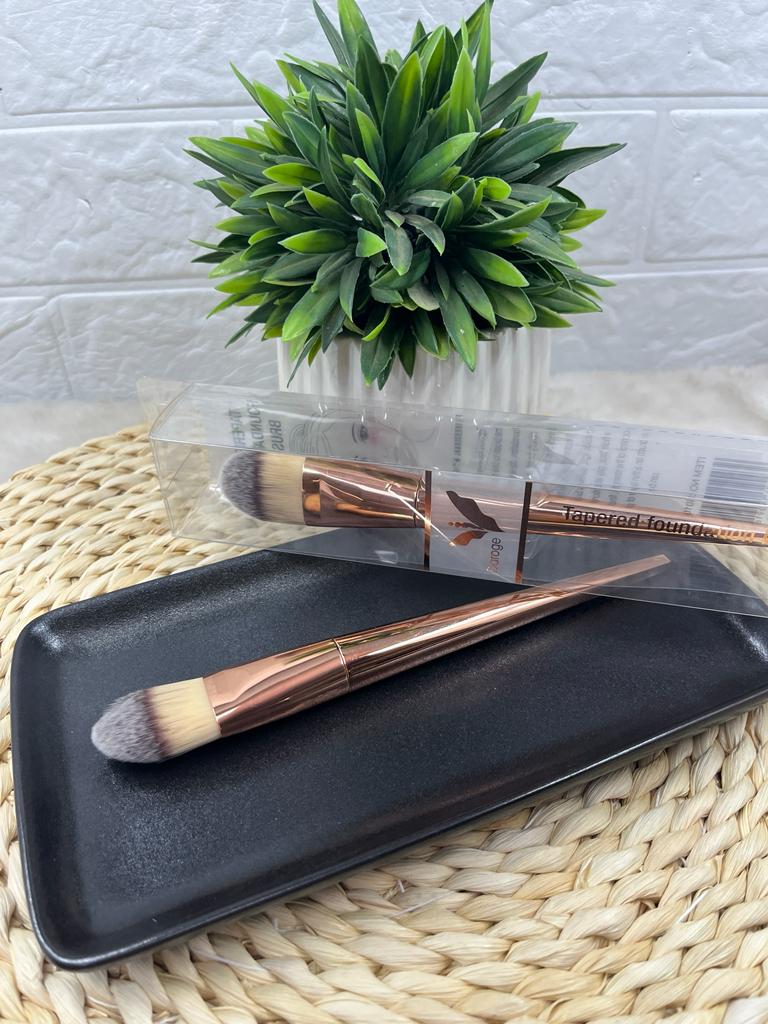 Tapered Foundation Brush 010