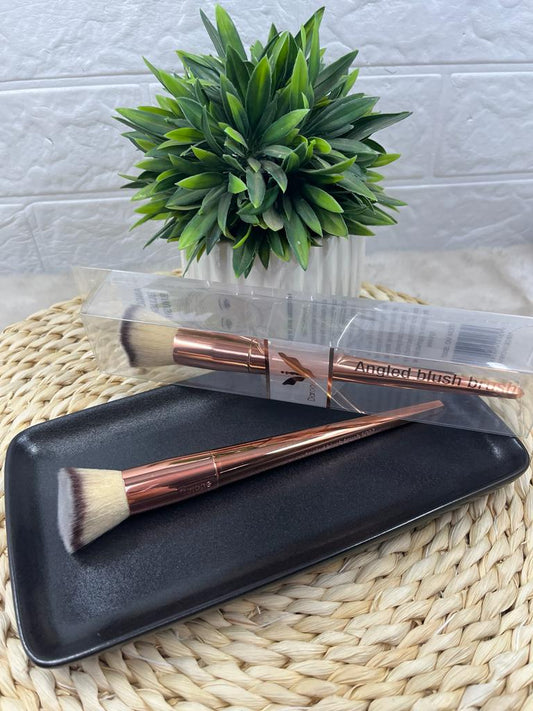 Angled Blush Brush 007