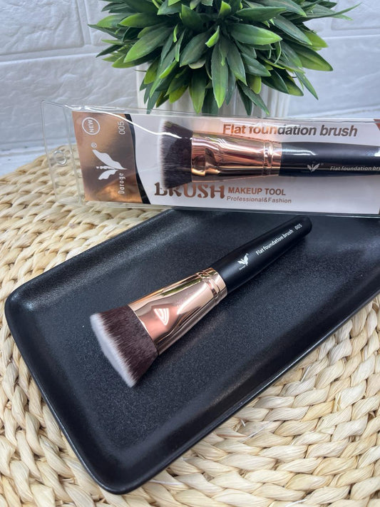 Flat Foundation Brush 005