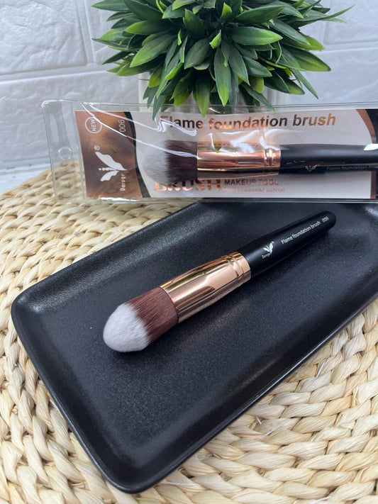 Flame Foundation Brush 006