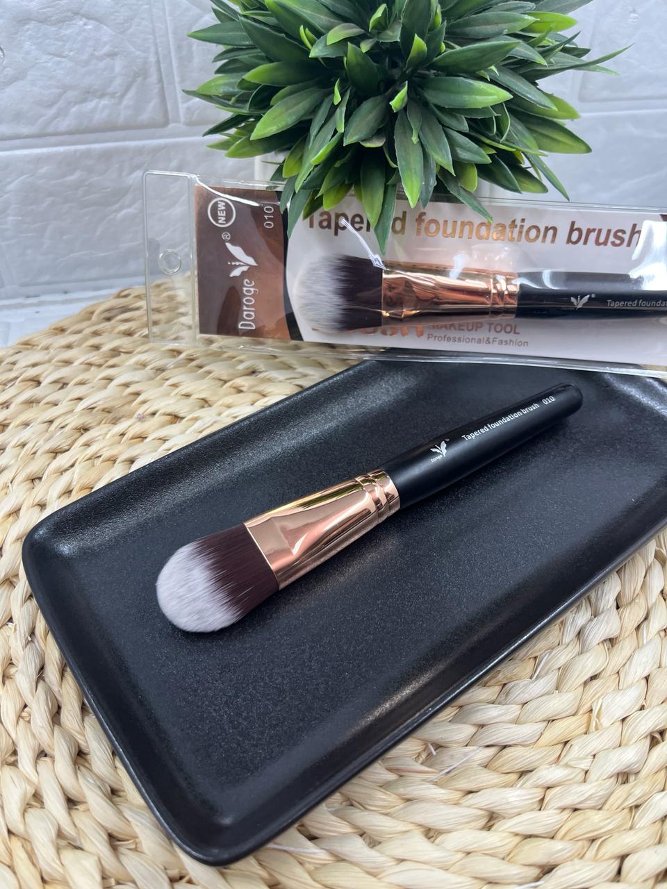 Tapered Foundation Brush 010