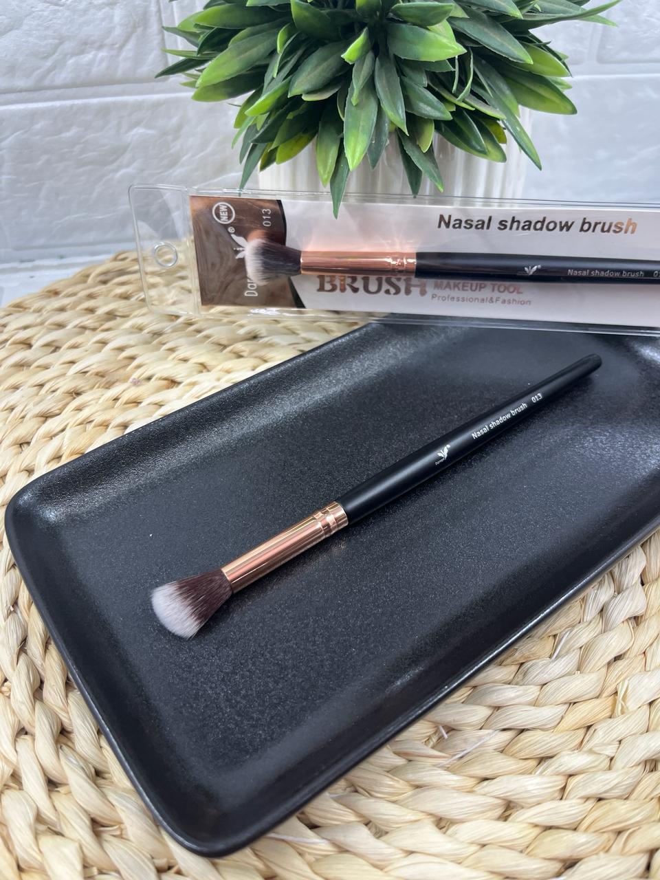 Nasal Shadow Brush 013