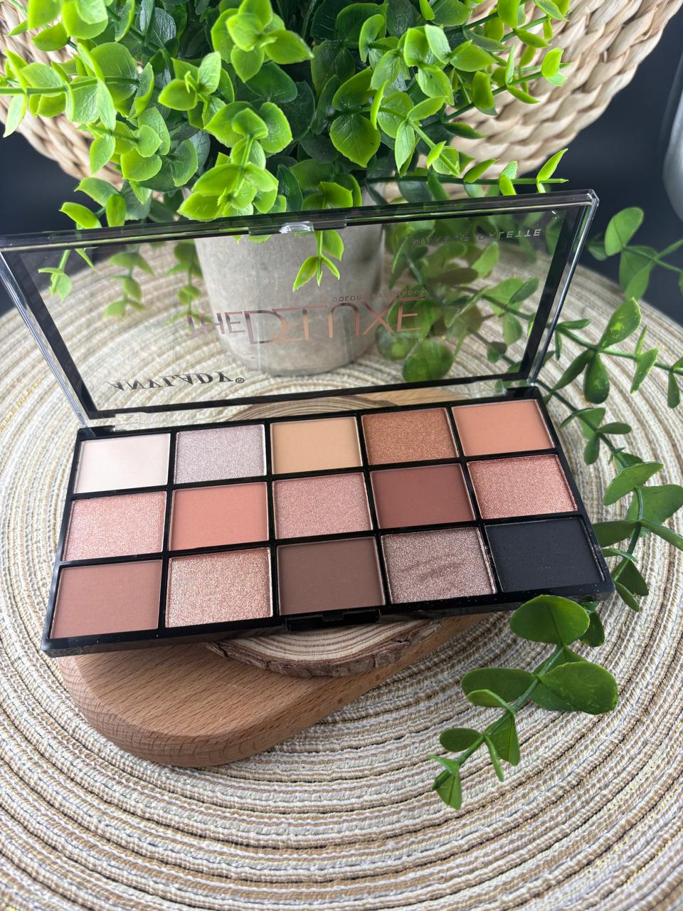 The Deluxe Eyeshadow Palette