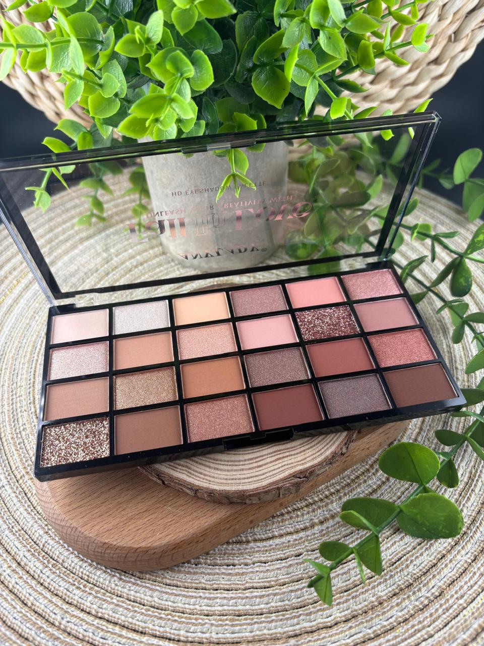Fall in Love Eyeshadow Palette
